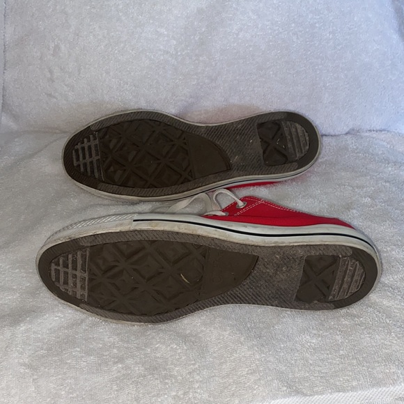 Red Converse Chuck Taylor’s - Picture 2 of 6